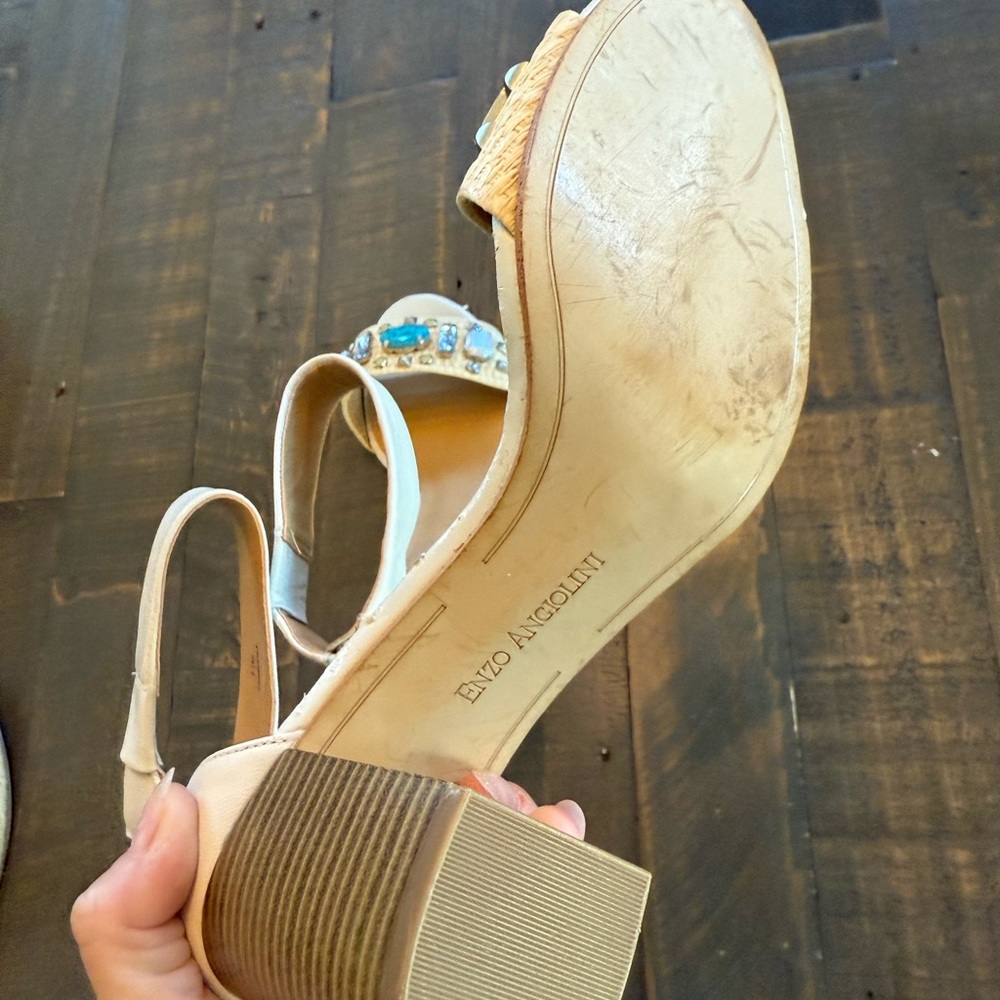 Enzo Angiolini Cream and Tan Heels with Turquoise Accents size 7.5 - Picture 6 of 7